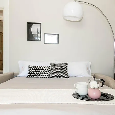 Apartment Altido The Lounge Balcony